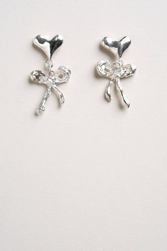 Boucles d'oreilles petits coeurs enrubannés